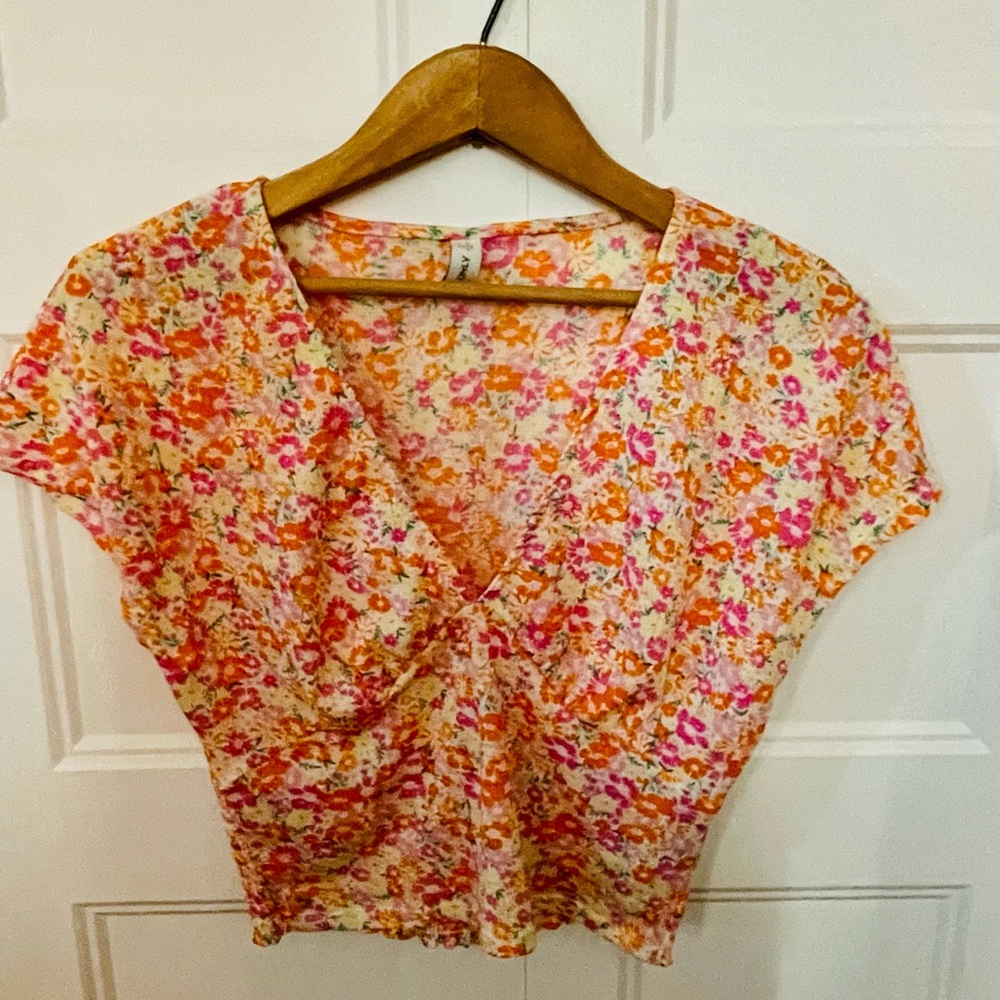 ONLY floral top size M. Never worn in excellent condition